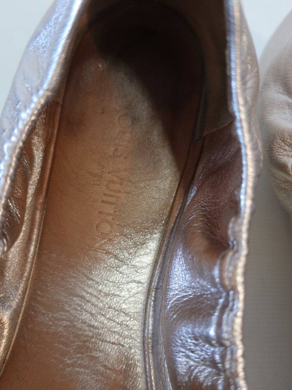 Louis Vuitton Metallic Gold Amulet Sequins Bow Scrunch Ballet Flats 37.5/US 7.5 - Picture 3 of 12